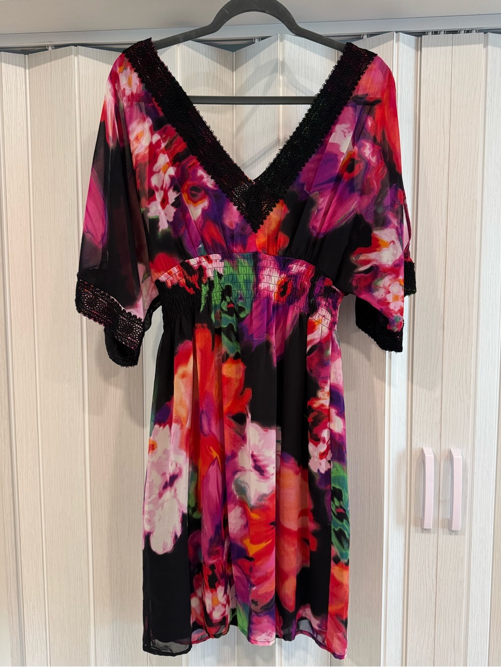 EUC Bisou Bisou Vibrant Floral Cold Shoulder Dress